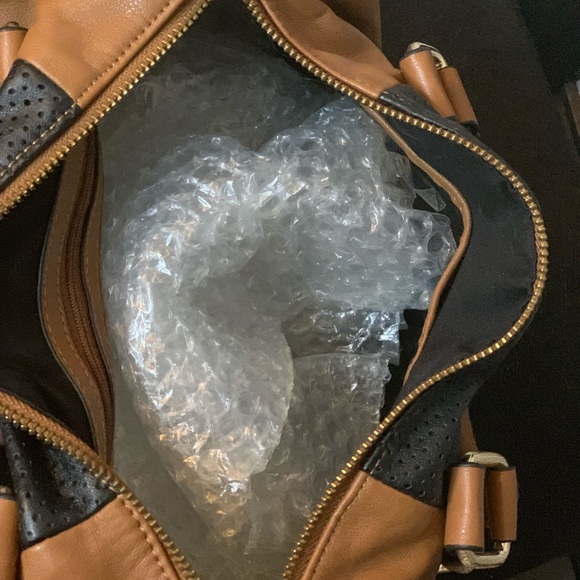 Express Satchel - Picture 3 of 3